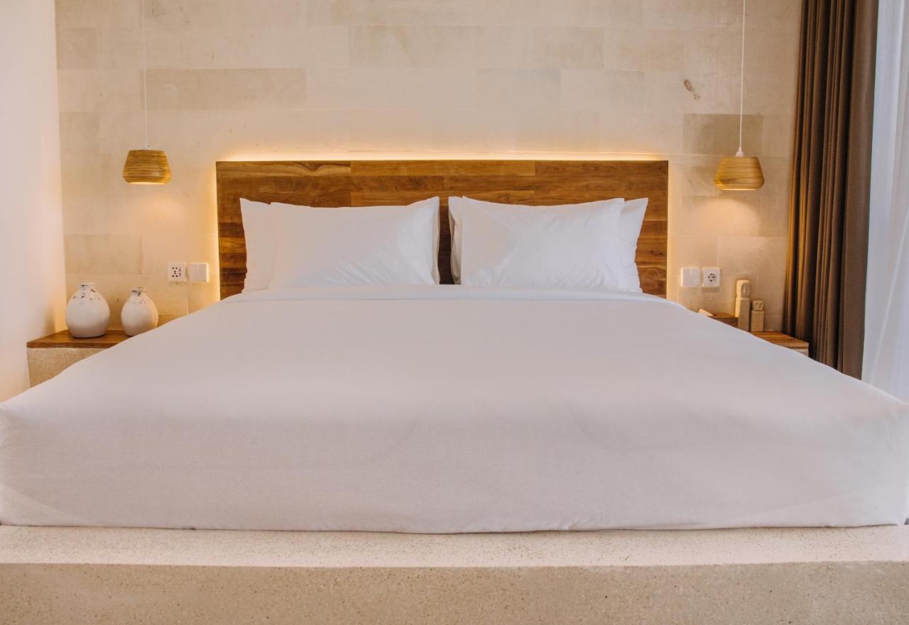 Neano Escape Manggis Exterior foto A bed with a mattress and a bed frame